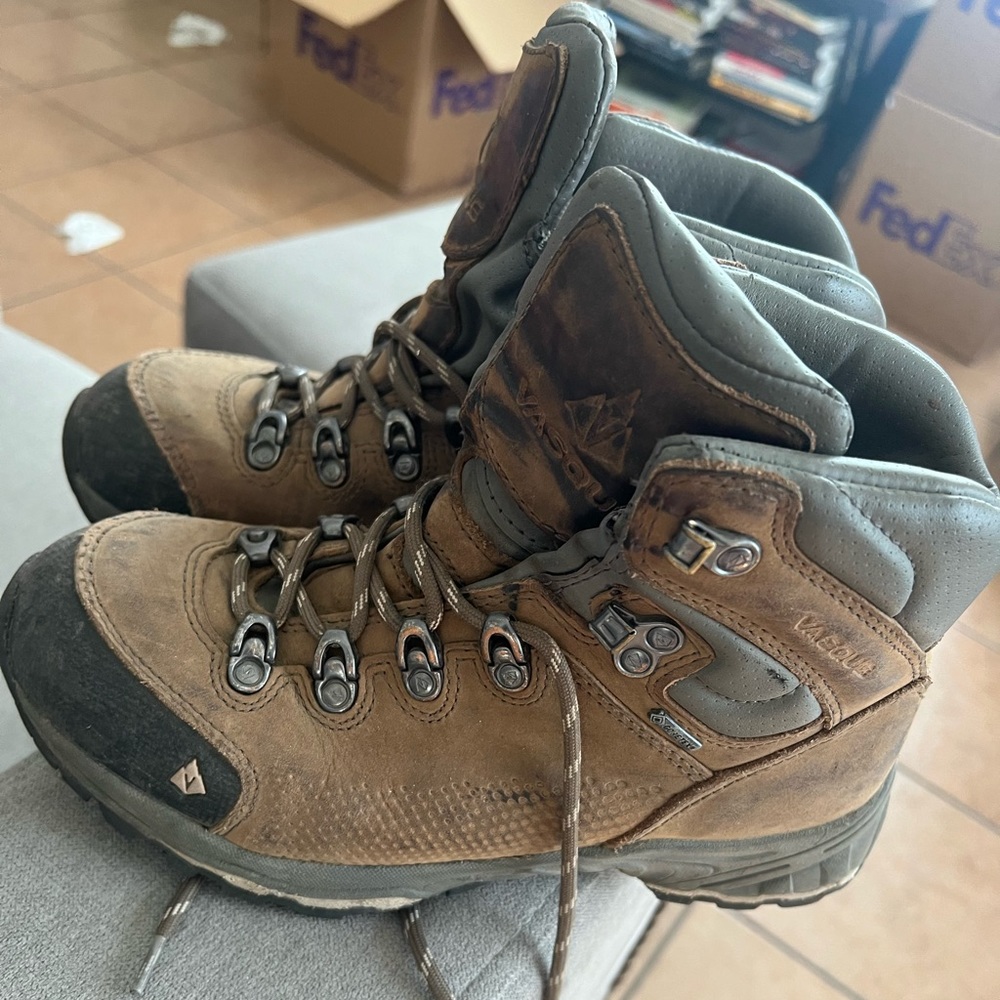 Vasque St. Elias GTX Hiking Boots - Women's